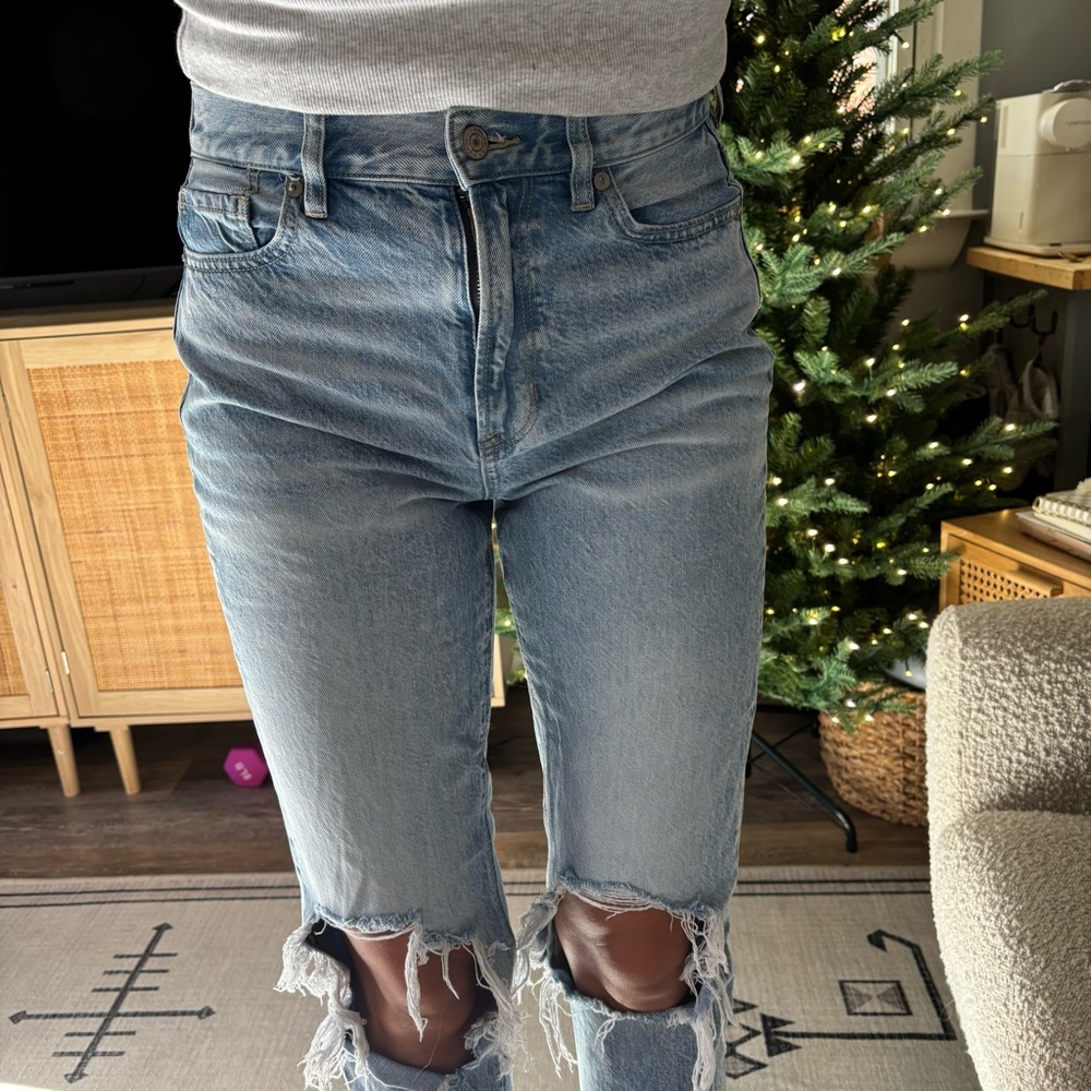 American Eagle Outfitters | Size 4 | Light Blue Distressed Straight Leg Jeans - Picture 2 of 10